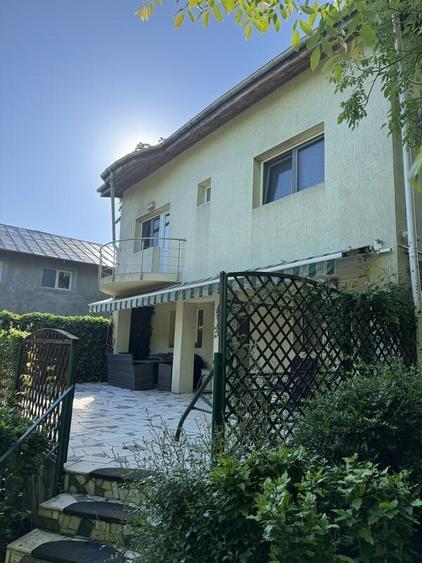 Vila 2005,S+P+E+M,living,dinning,3 dormitoare,3 bai,teren 2090mp,piscina,garaj