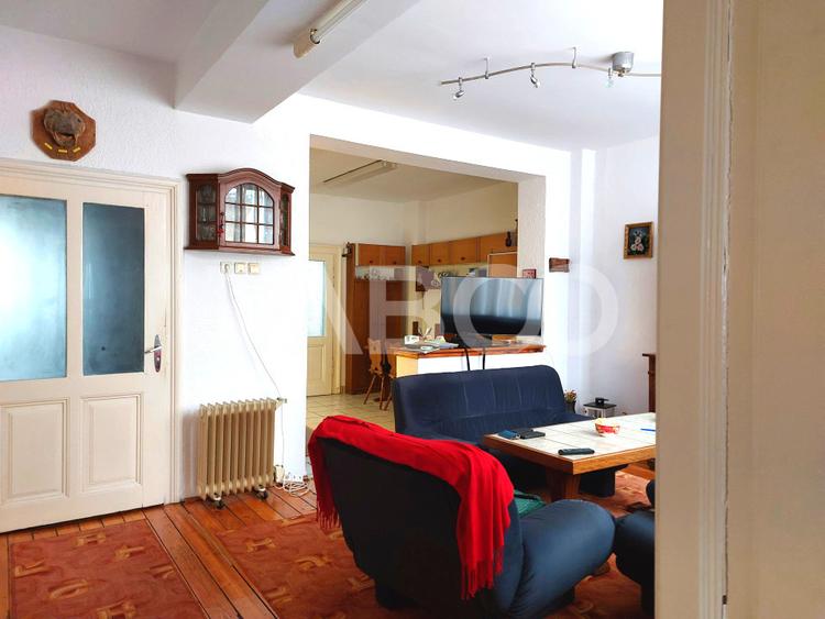 Casa si curte pretabila pentru 2 familii 980 mp teren liber Cisnadie