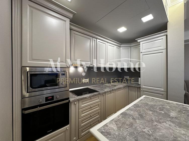 Apartament nou, modern cu 3 camere, mobilat lux, terasa,parcare, vedere frumoasa