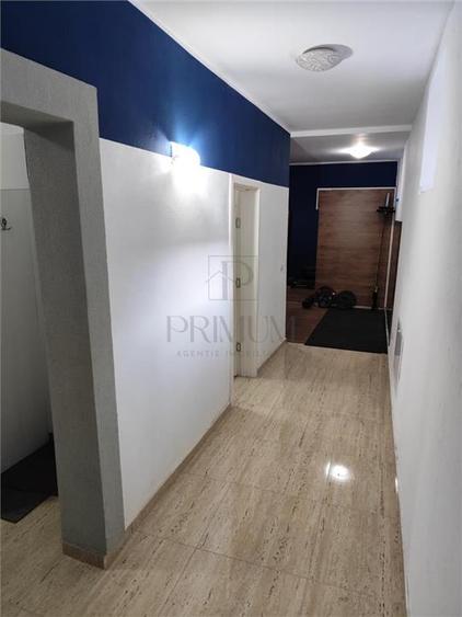 Spatiu comercial - demisol - 3 camere