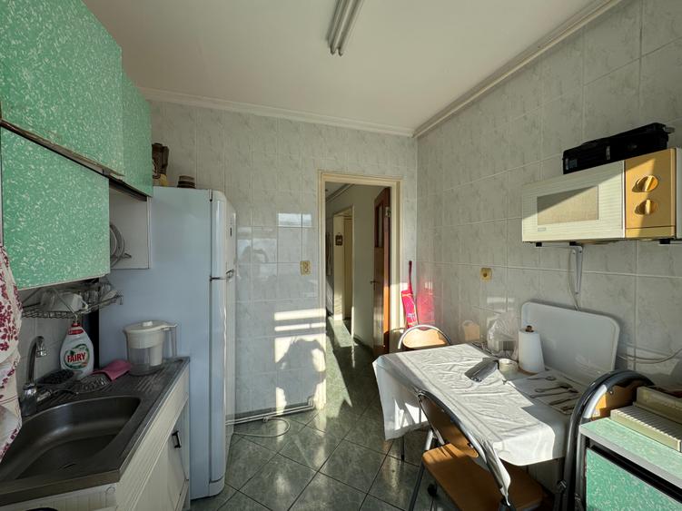 De vanzare - 2 camere decomandat - centrala proprie - 800m metrou 1 decembrie