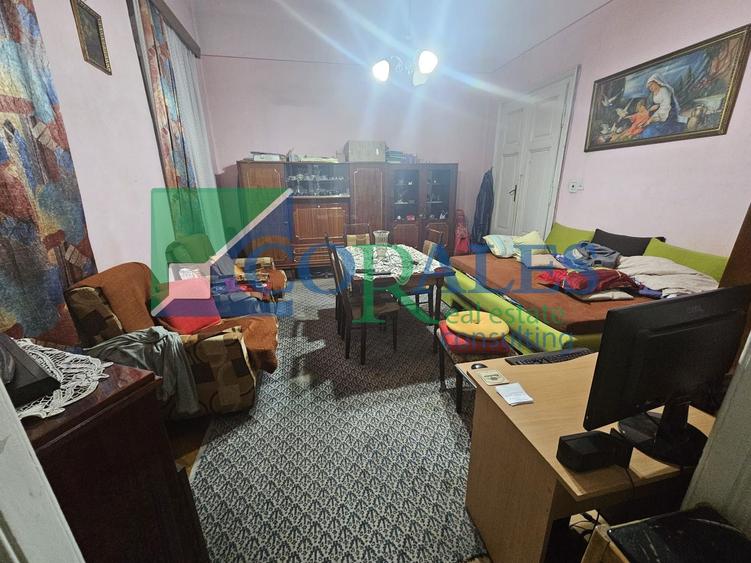 Piata Unirii. Cladire istorica. Fatada renovata!