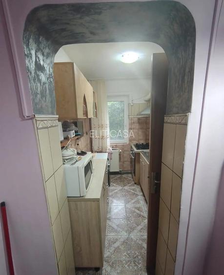 Apartament 2 camere, etajul 1/4, zona Podu Ros - 3