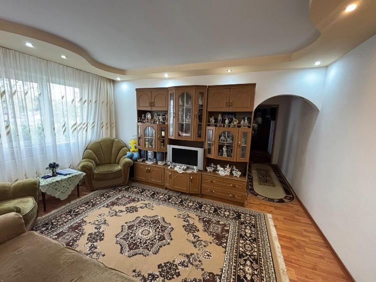 Apartment 3 camere Craiovita Nou