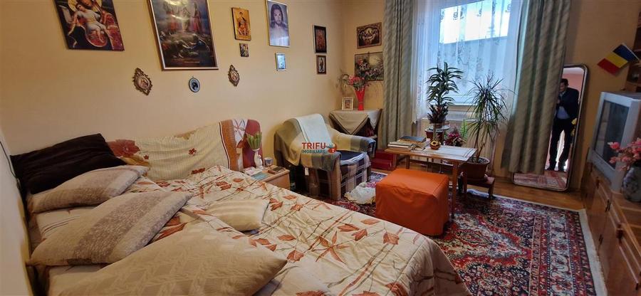 Casa cu 912mp teren 5 camere strada asfaltata