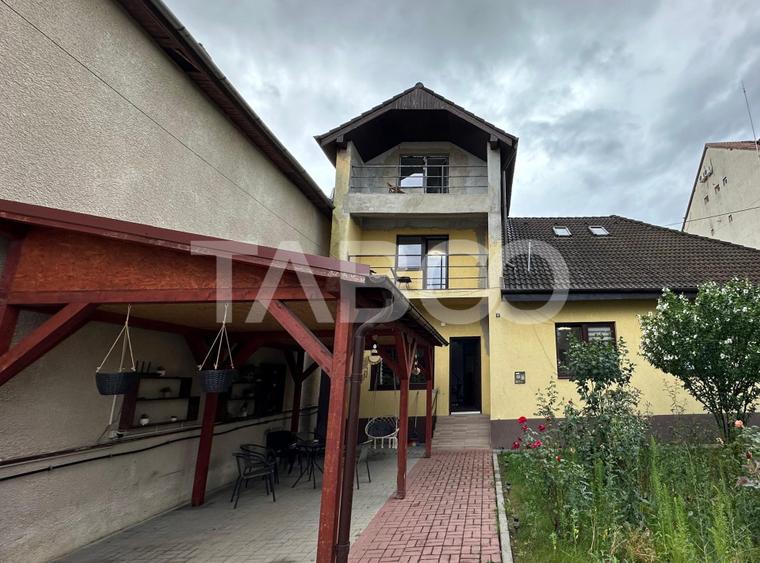 Casa 8 camere individuala curte libera 300mp zona Calea Poplacii Sibiu