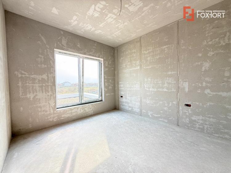 Duplex cu 4 camere de vanzare si teren de 335 mp - zona Sacalaz