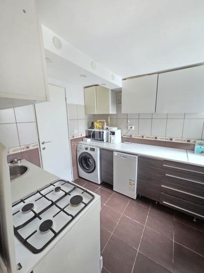 Casa renovata, 3 camere, 2 bai, Zona Centrală