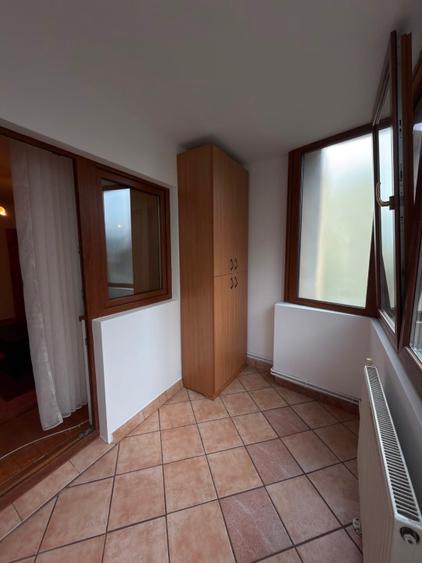 Inchiriez apartament 4 camere, Etaj 1 Brasov, Centru Civic, CEC Bank
