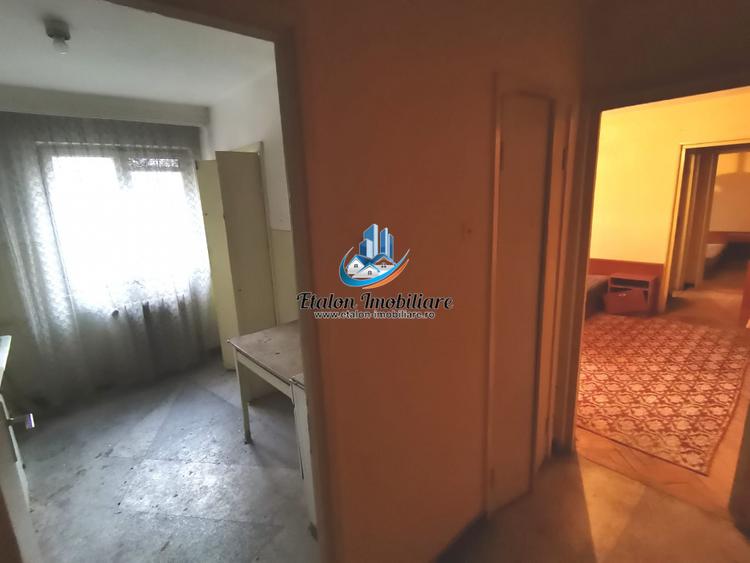 Apartament 2 camere semidecomandat, parter, Zona Posta Maratei