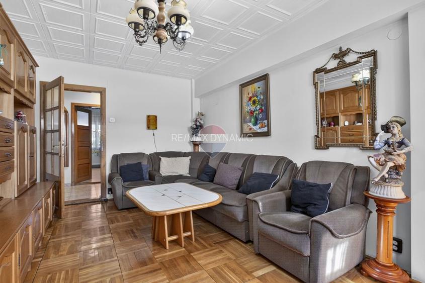 Apartament 3 camere, două băi de vânzare - Str Poetului - 2