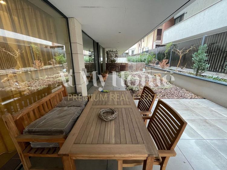 Apartament MODERN cu 3 camere, nemobilat, finisaje lux, parcare, 90mp terasa