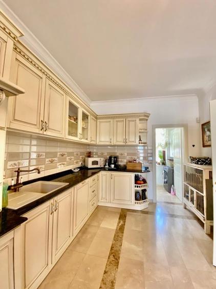 Vila superba-Cambridge School- Pipera , 5 camere-teren 1.000mp