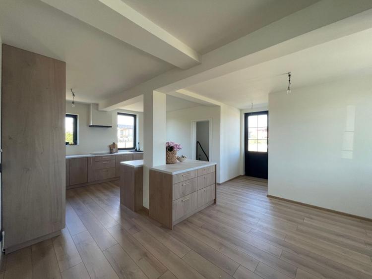 Duplex 6 camere, 400mp teren - Mosnita Noua