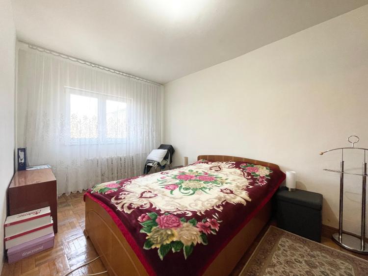 Apartament 3 camere, 2 bai, etaj 2 - Girocului