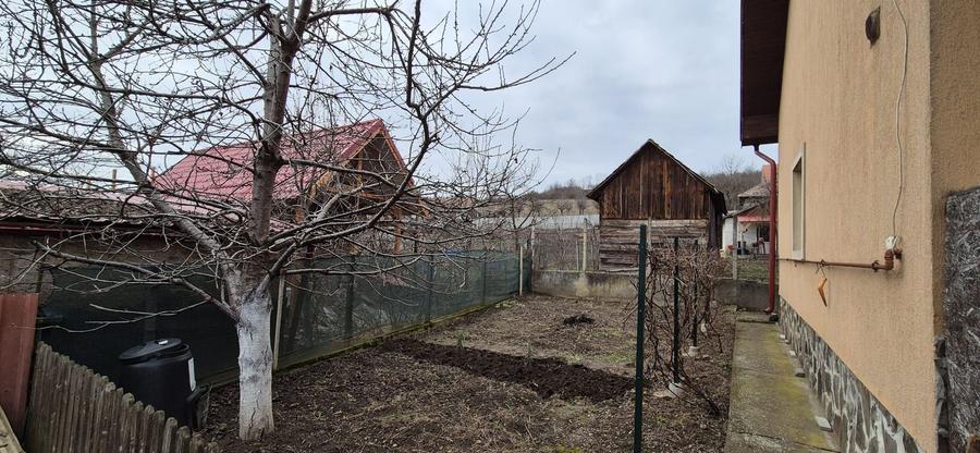 De vanzare casa cu teren in Curteni