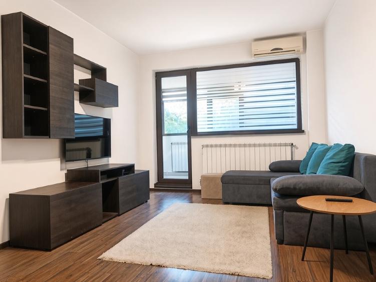 Închiriere apartament 2 camere semidecomandat, etaj 1, balcon spațios