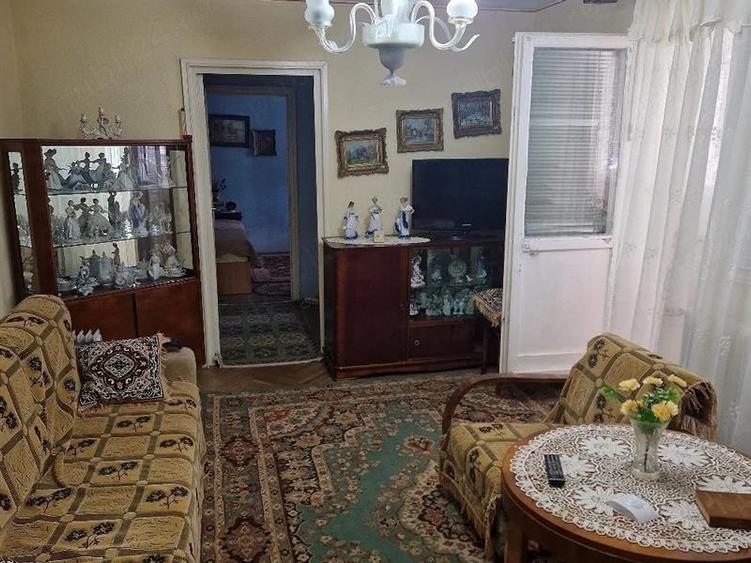Proprietar, vand apartament 2 camere semidecomandat