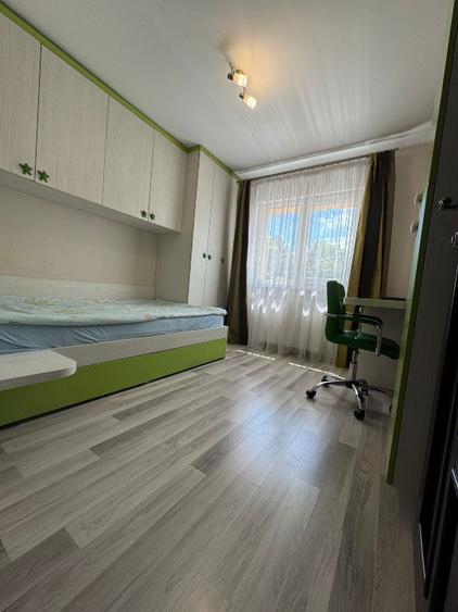 Apartament cu 3 camere, decomandat, 68 mp, mobilat si utilat + acces 100 mp
