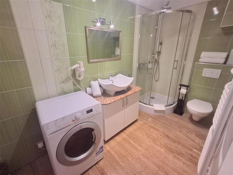 Studiou de lux cu balcon 40 mp utili in zona Centrala