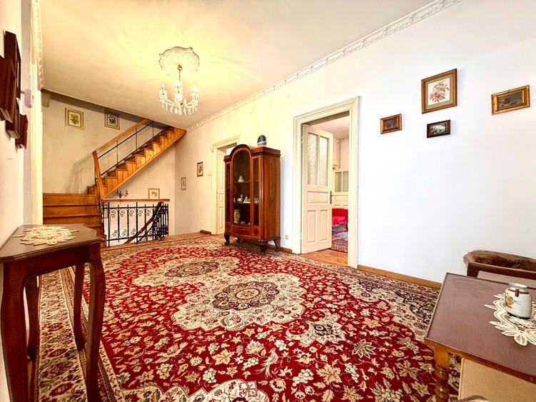 Vila de închiriat -  Piața Unirii