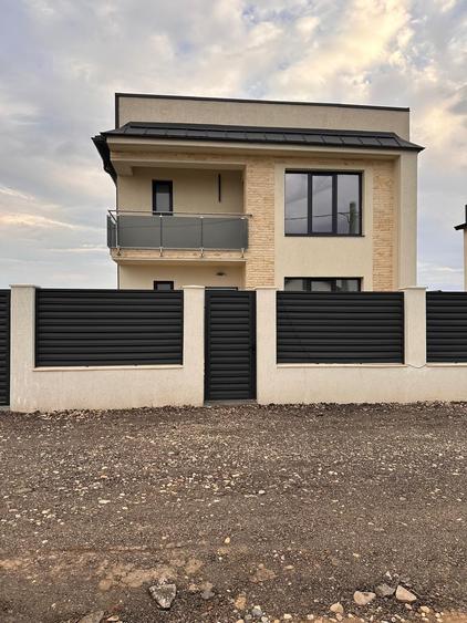 CASĂ INDIVIDUALĂ NOUĂ | 4 Camere | Teren 440 mp | Finisaje Premium