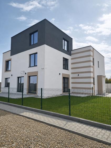 Casa de vanzare , tip duplex