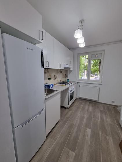 Apartament cu 3 camere de inchiriat in zona Piata Resita