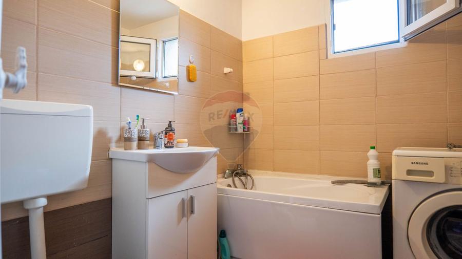 Apartament cu 3 camere de vânzare în zona Rahova