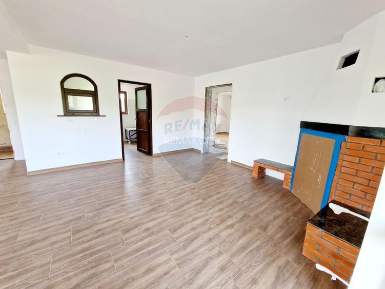 Casă / Vilă cu 8 camere de vânzare în zona Balaur - 25