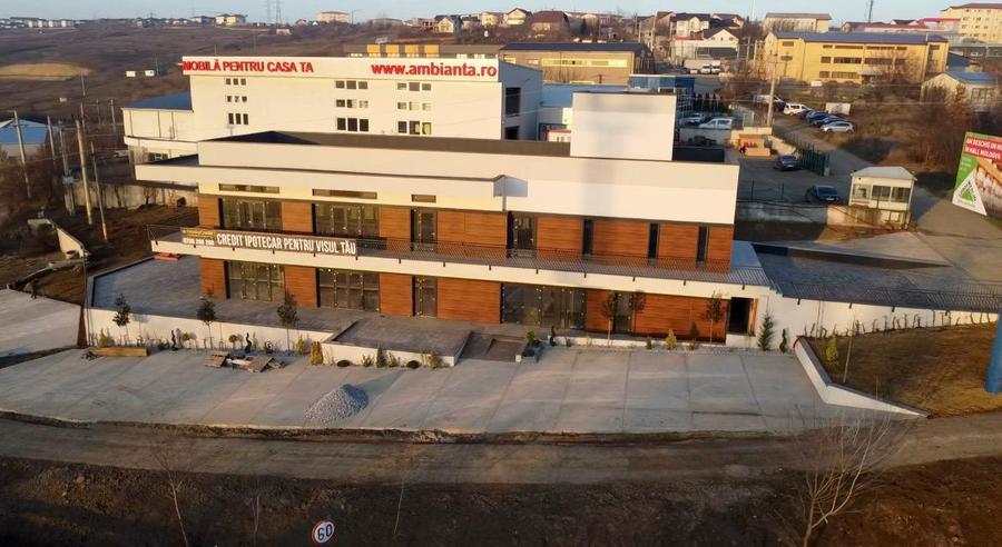 Spațiu comercial modern - peste 20 de locuri de parcări