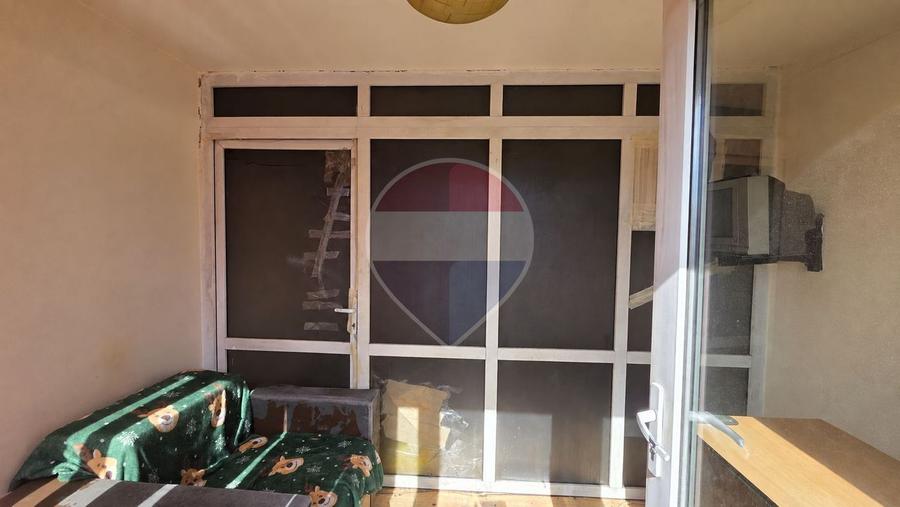 Doua case de vanzare în zona Izvoare