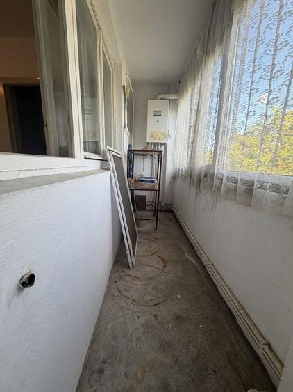 De vânzare apartament 2 camere Decomandat etaj 3/4