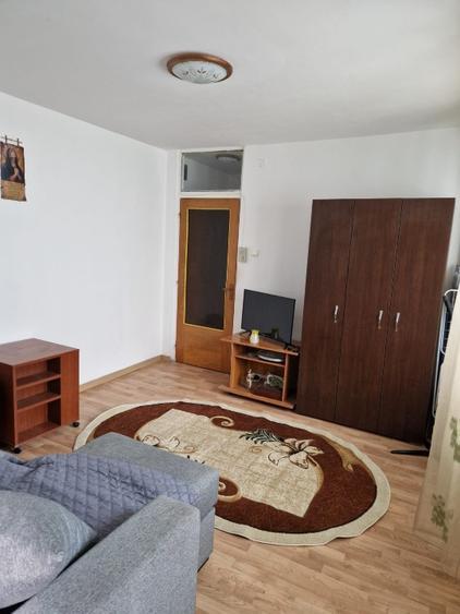 Inchiere garsoniera Trafic Greu, bloc mixt, renovata si complet mobilata/utilata