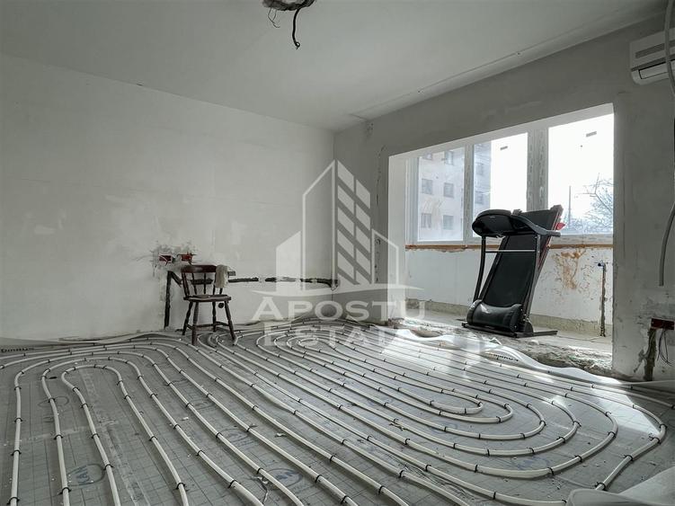 Apartament cu 3 camere, 2 bai, decomandat, zona Dambovita