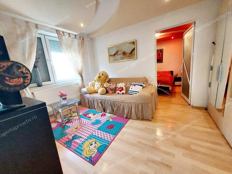Apartament cu 3 camere, Micro 19, etaj 1, mobilat! - 2