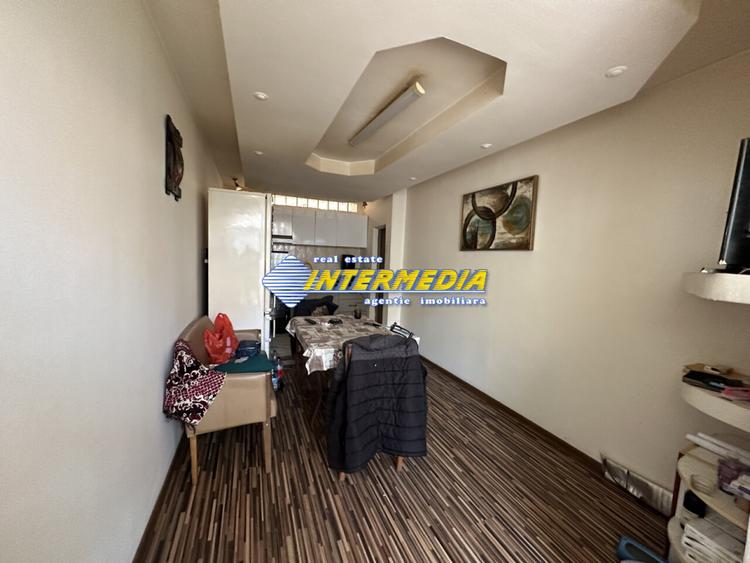 Proprietate 2 case curte pavata Teren 700 mp Hotel CETATE gard utilitati