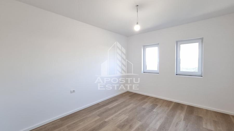 Jumatate de duplex de vanzare, pe parter, cu 3 camere si 2 bai, Sag, Timis