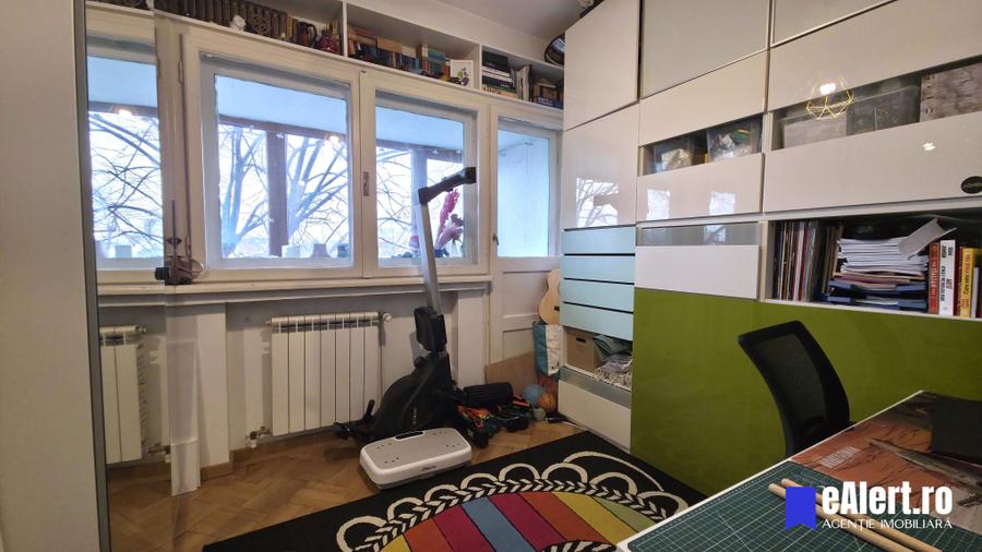 Apartament 4 camere Eminescu, Mosilor, finisat modern, etaj 3, boxa, bloc 1939!