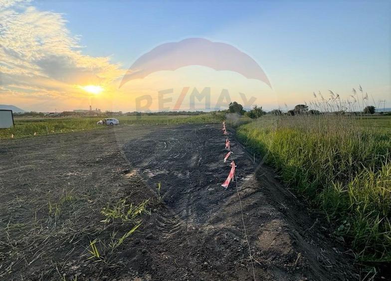 Teren intrare Sanpetru 668mp, cu utilități și Autorizație