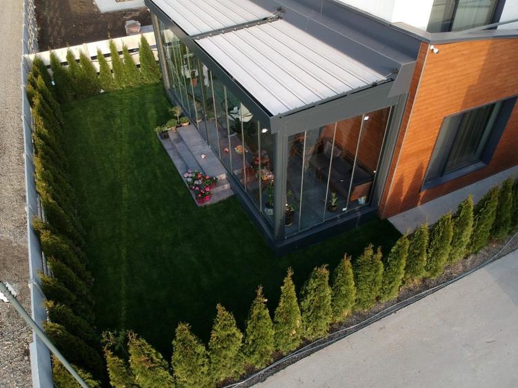 Proprietar - Single 4 camere, 330 mp curte compacta, living 40 mp