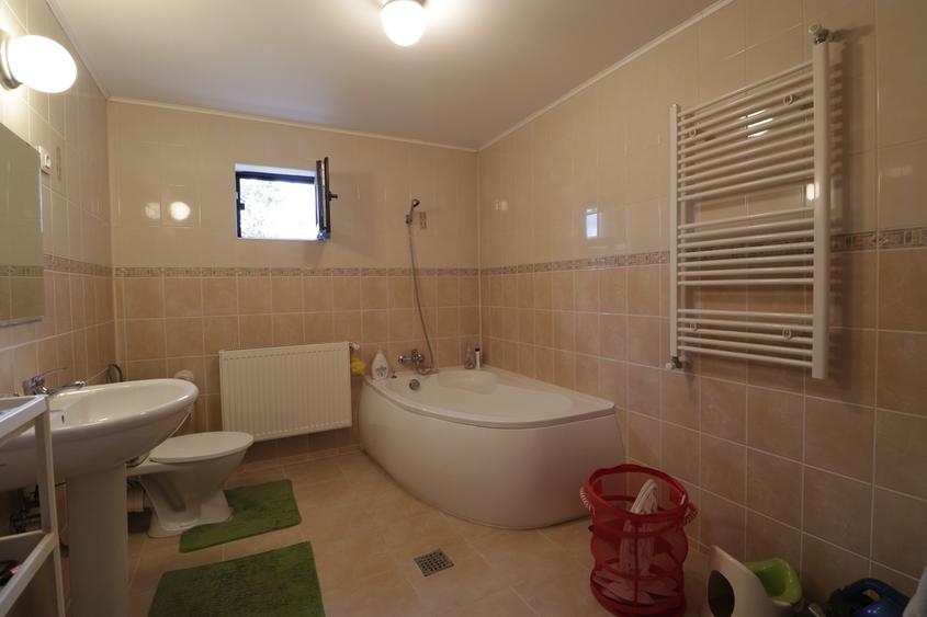 Casă de vânzare în Comarnic | Vilă 261 mp, teren 1.225 mp, priveliște panoramică