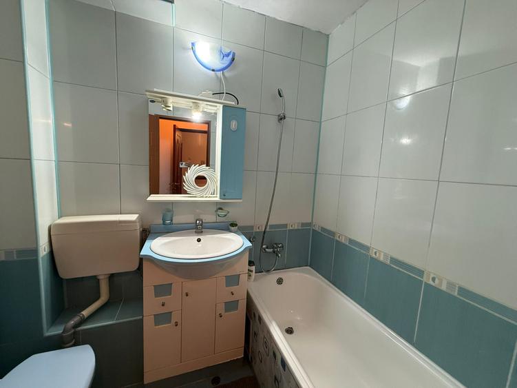 De vanzare apartament cu 2 camere, decomandat, 47mp, zona Autogarii
