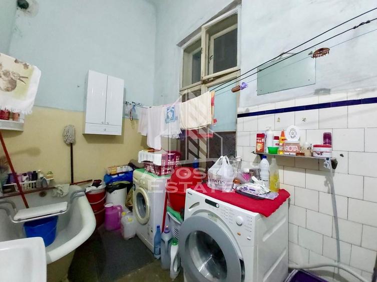 Apartament 3 camere cu vedere si balcon spre Piata Catedralei