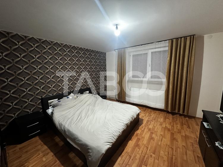 Casa individuala formata din 2 apartamente de vanzare si piscina
