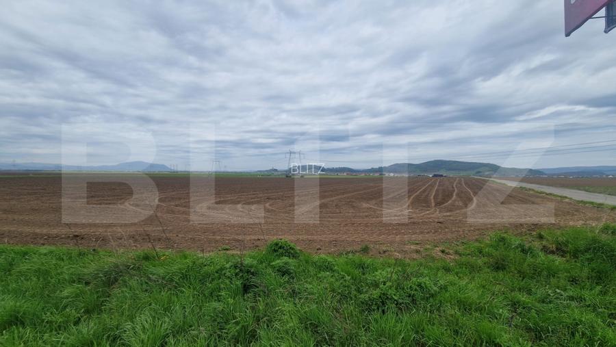 Teren agricol - 18000 mp - Harman - Dn 11 - pretabil agricol si industrial - 2