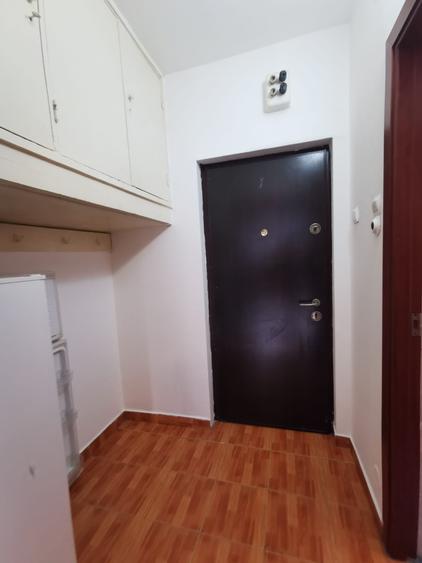 Dristor, garsoniera, 1 minut metrou, 320 euro