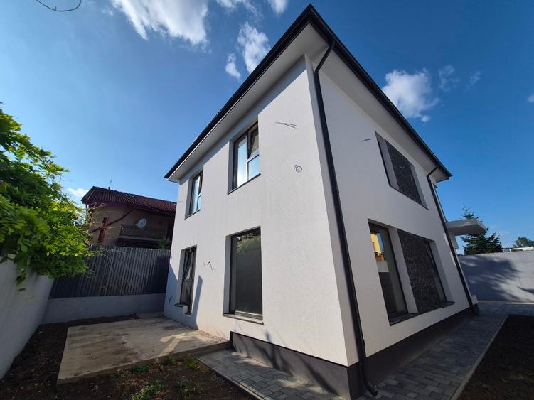 Vila lux, str Pădurii-Lebada, 5 camere, 3 bai, curent 380 kw, COMISION 0padurii