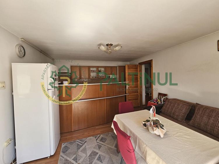 Apartament 3 camere de vanzare, zona centrala, langa Parcul Sub Arini