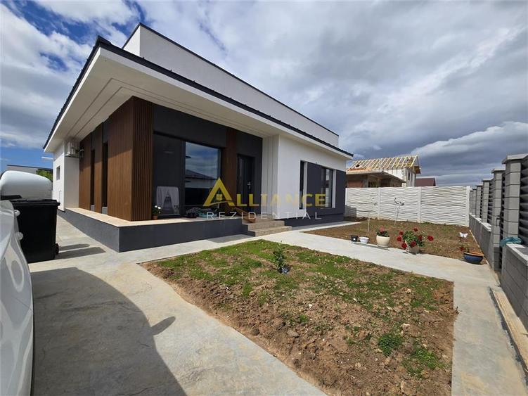 Casa parter- 4 camere- beci- 800m de autobuz,scoala, gradinita-